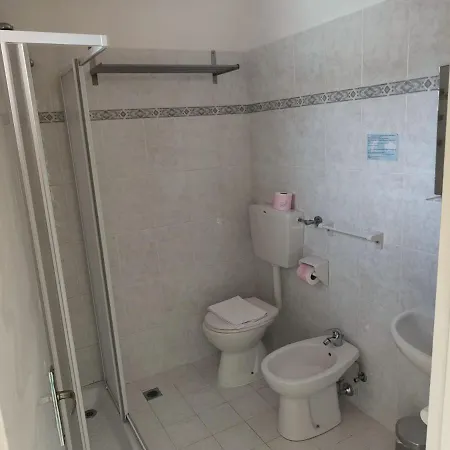 吉奥伊拉酒店 2* 里米尼